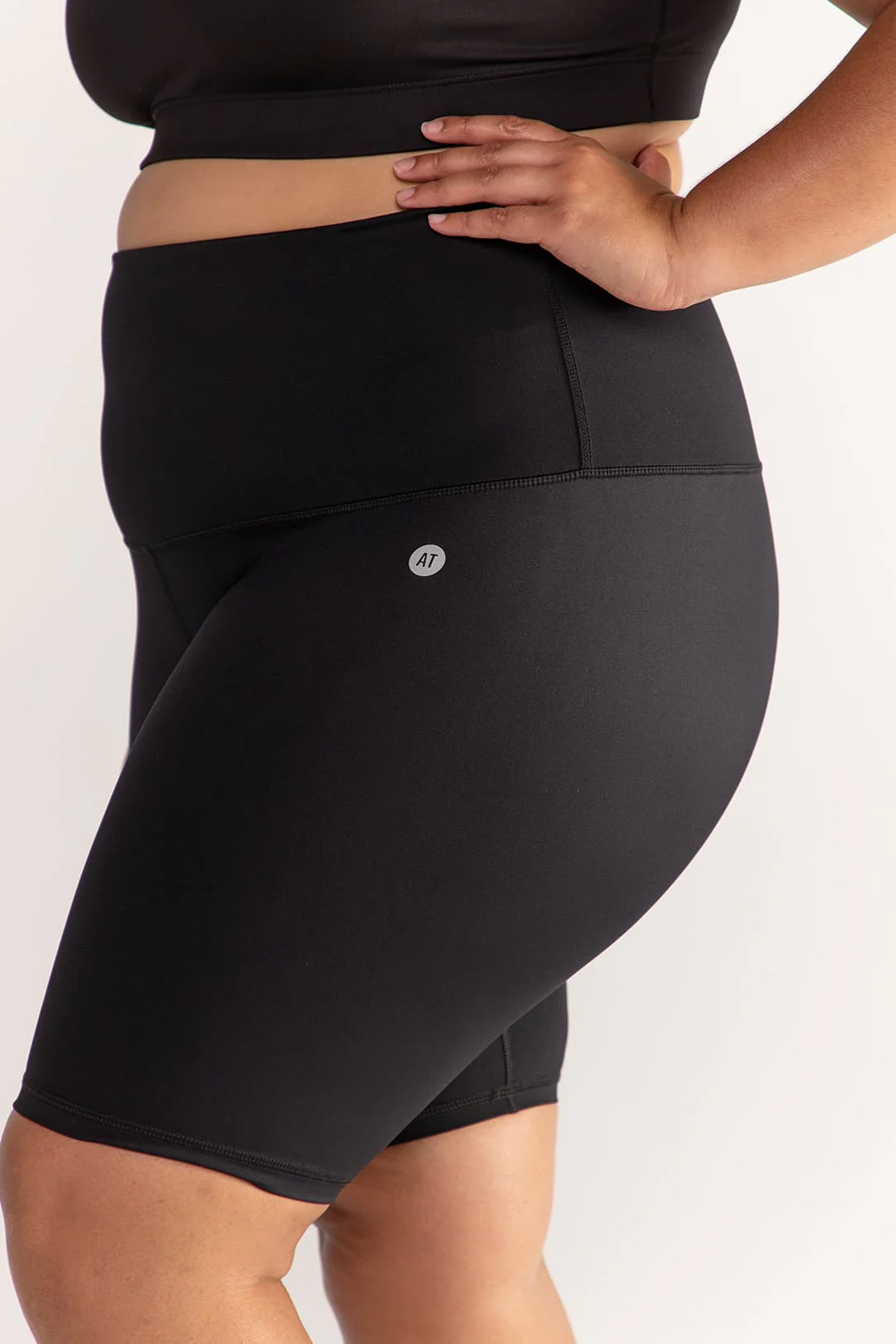 Essential High-Waist Move Bike Short - Black - Image 9